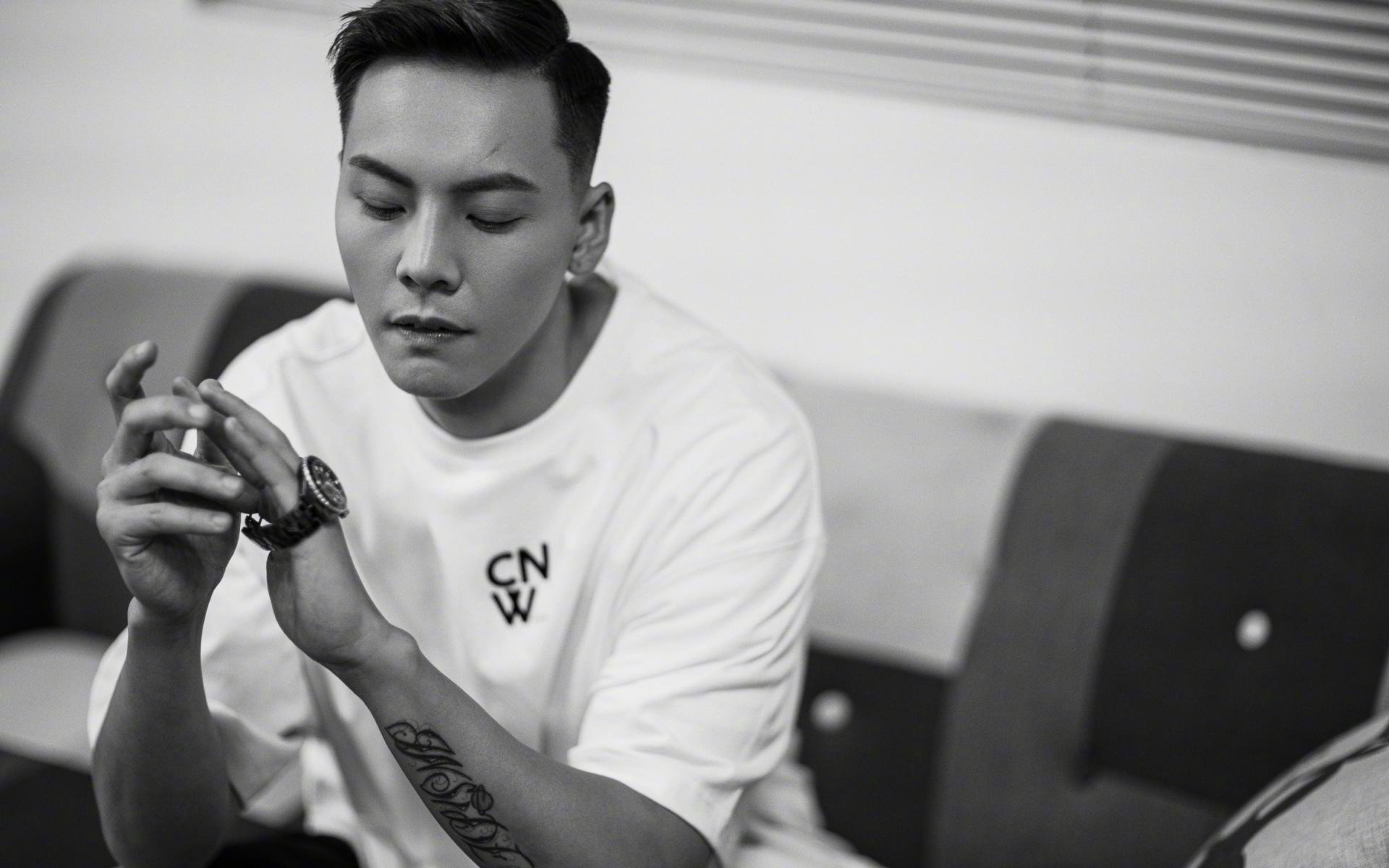 自由泳项目三强角逐 奖牌榜不断刷新，4×200自由泳金牌